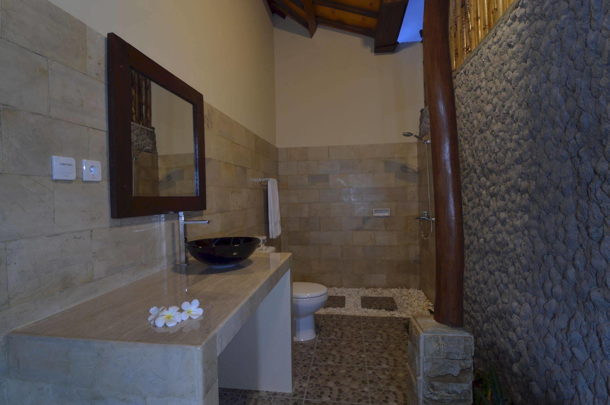 Shu Villa Lombok Kuta  Exteriör bild
