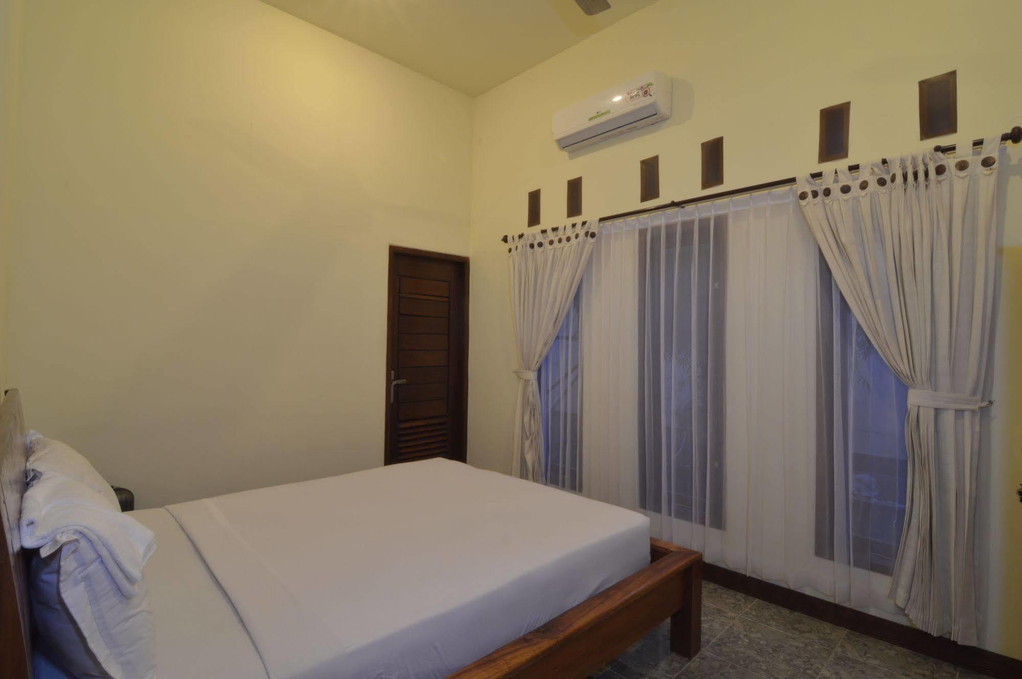Shu Villa Lombok Kuta  Exteriör bild