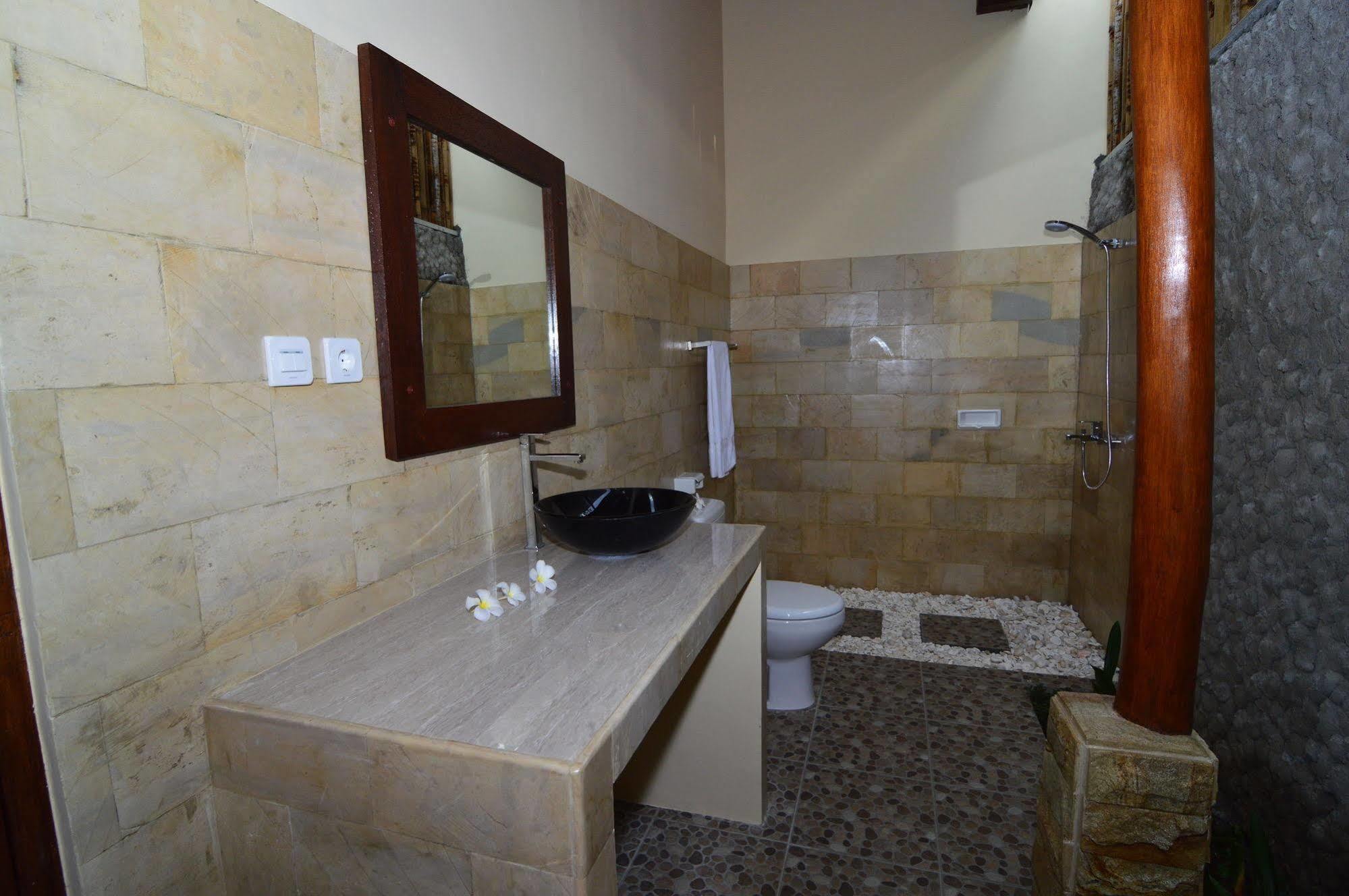 Shu Villa Lombok Kuta  Exteriör bild