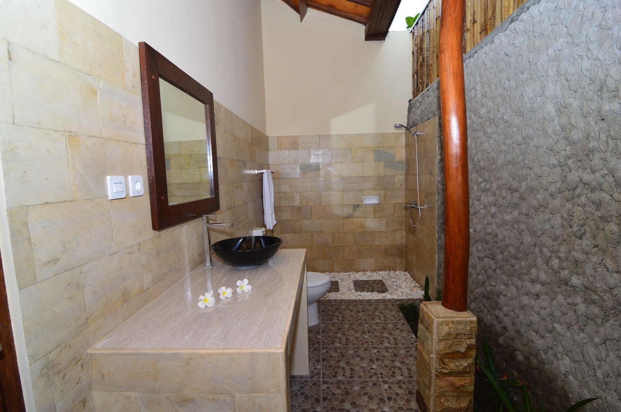 Shu Villa Lombok Kuta  Exteriör bild