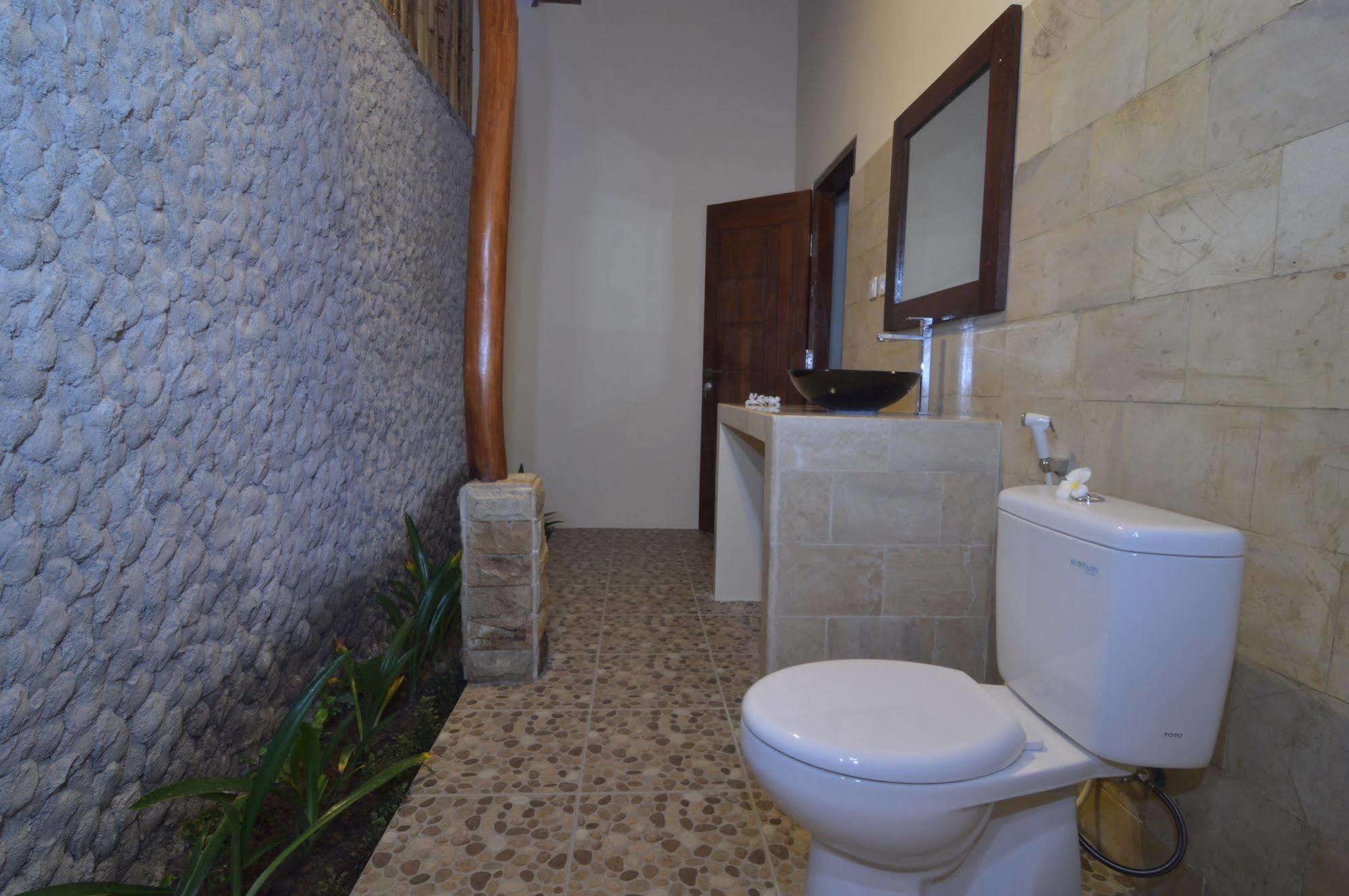 Shu Villa Lombok Kuta  Exteriör bild